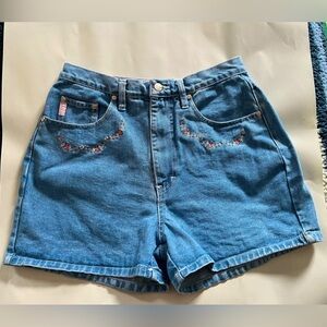 VTG No Excuses High Rise cotton med wash denim w/floral embroidered shorts 11/12